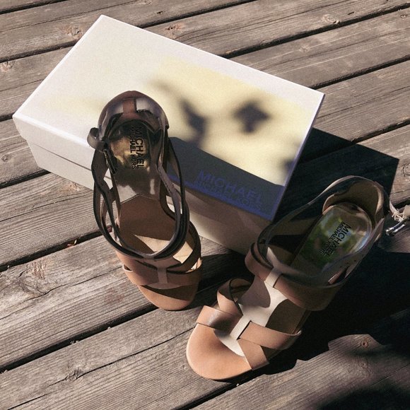 VGUC Michael Kors Lee T Strap Heeled Sandals - Picture 2 of 5